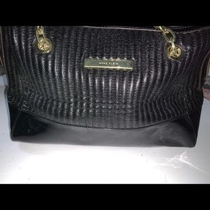 Barely worn Anne Klein pocketbook black/gold